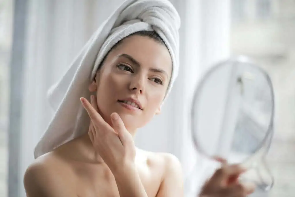 Essential Skincare Tips for Optimal Recovery After Facelift Surgery