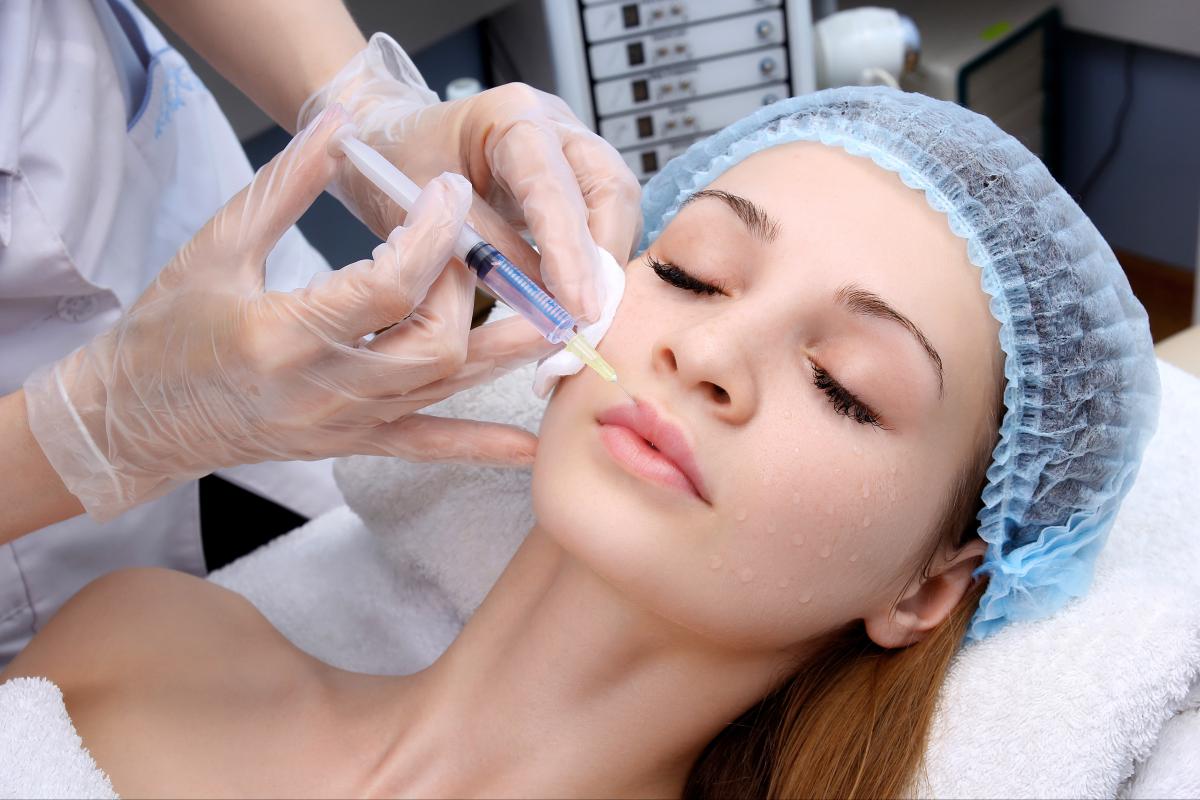 Micro-Cannula vs. Traditional Injection: Which Method is Best for Your Filler Treatments?