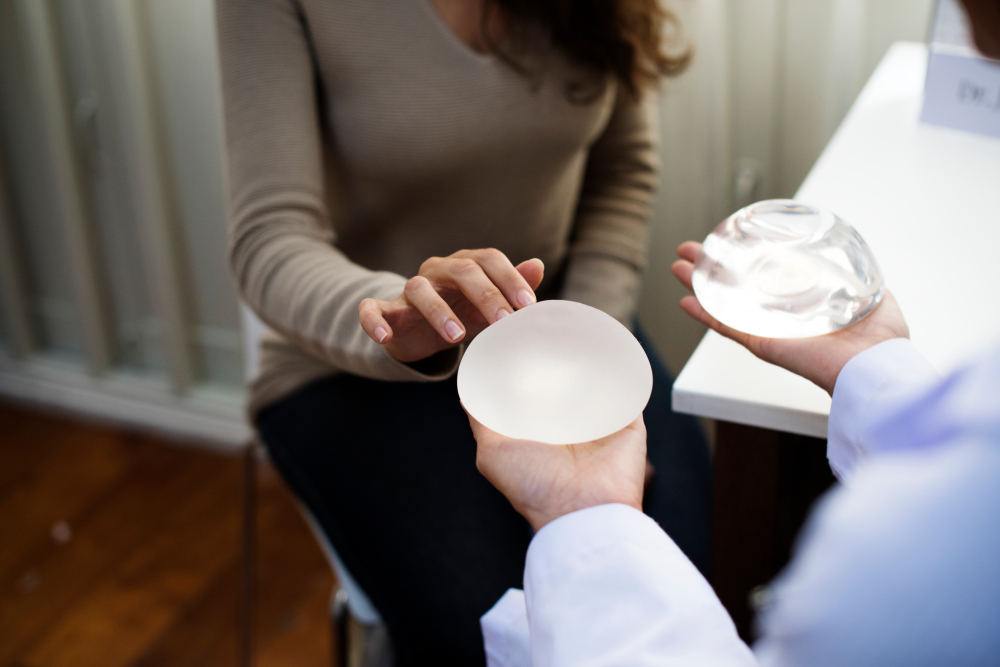 Saline vs. Silicone Breast Implants: Which Augmentation Option is Right for You?