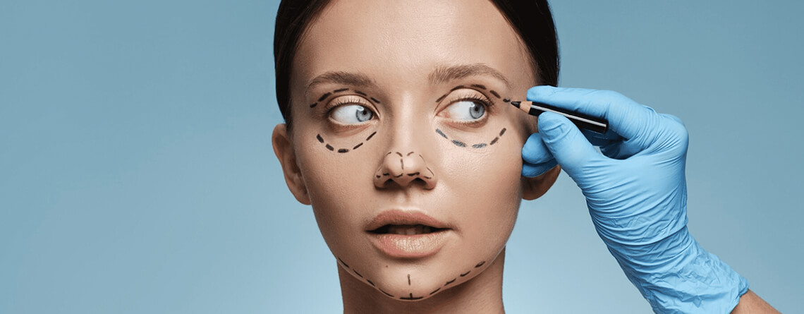 Ultimate Guide to Transformative Facelift and Eyelid Surgery: Achieve a Youthful Look!